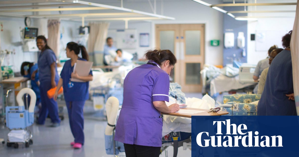 الأسباب والآثار الوخيمة لنقص ممرضة NHS | تمريض