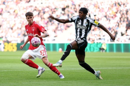 Anthony Elanga playing for Newcastle against Nottingham Forest