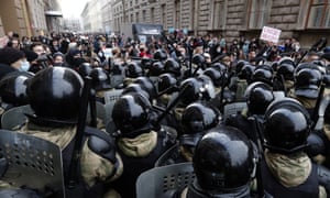 Manifestantes en San Petersburgo