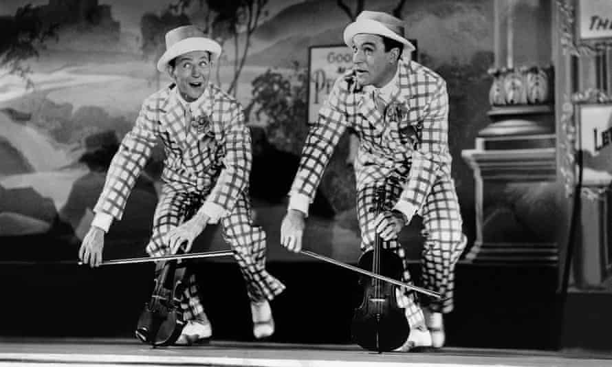 1952, SINGIN 'IN THE RAINDONALD O'CONNOR & GENE KELLY Character (s): Cosmo Brown & Don Lockwood Movie' SINGIN 'IN THE RAIN: SINGIN' IN THE RAIN '(1952) Directed by STANLEY DONEN & GENE KELLY March 27, 1952 Allstar / MGM (USA 1952) ** WARNING ** This photo is for editorial use only and is the intellectual property of MGM and / or the Photographer and is owned by the Film or Production Company and may only be reproduced from publications in conjunction with the promotion of the above Movie.  Mandatory Credit Required at MGM.  The Photographer should also be credited when he is known.  No commercial use may be granted without the written authorization of the Film Company.