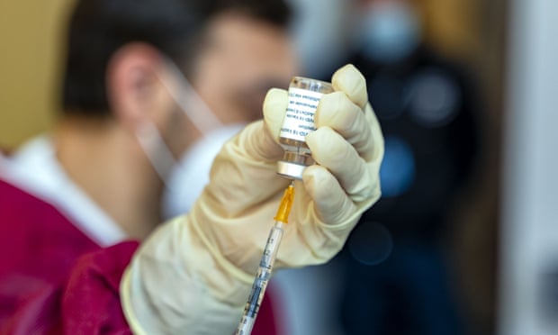 A healthcare worker prepares a dose of the Pfizer/BioNTech vaccine