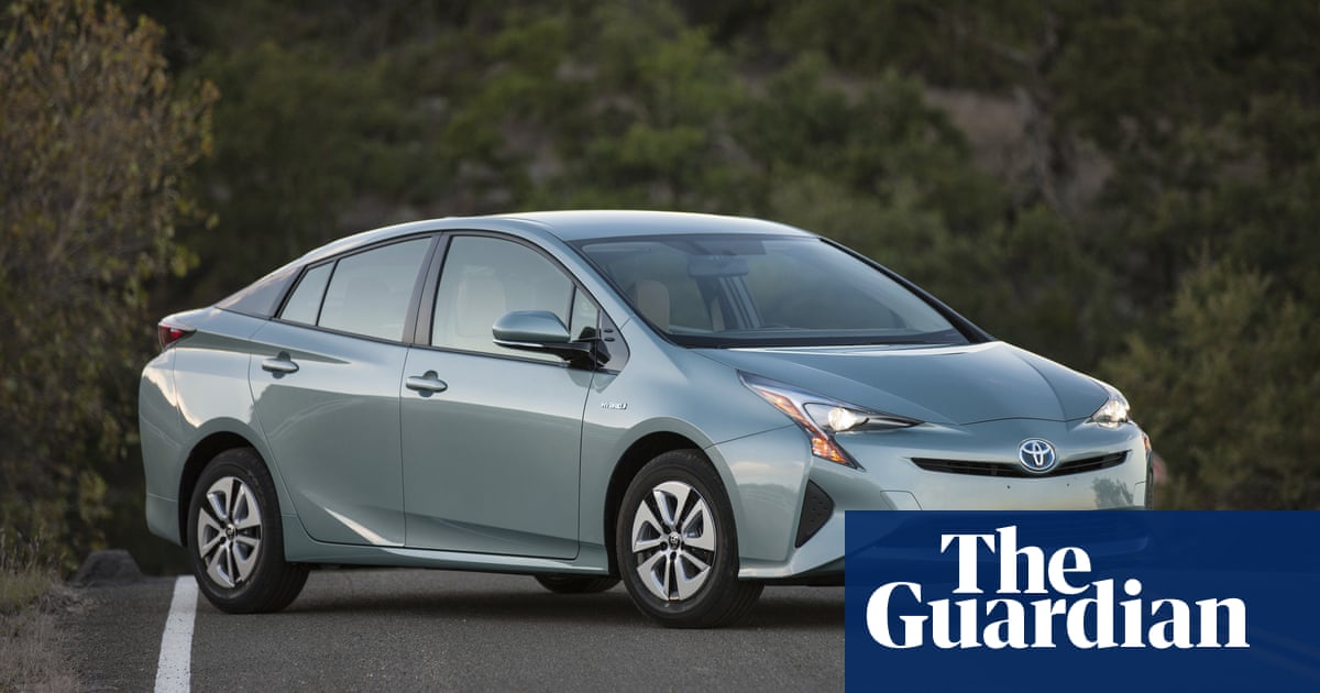 UK needs to ban full hybrid cars by 2030 or face net zero 'catastrophe'