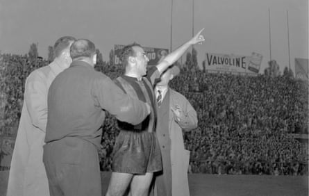 Amedeo Amadei celebrates his hat-trick in the 1949 derby.