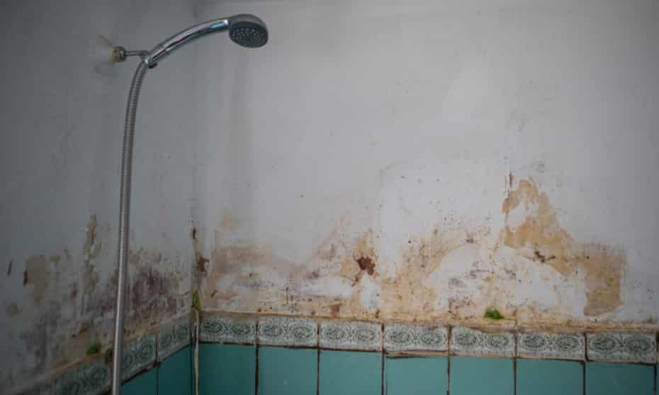 A dilapidated bathroom