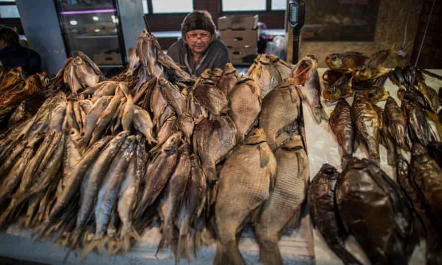 El mercado de pescado de Mezhdurechensk