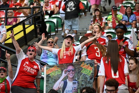Arsenal fans makes some noise in Lisbon.