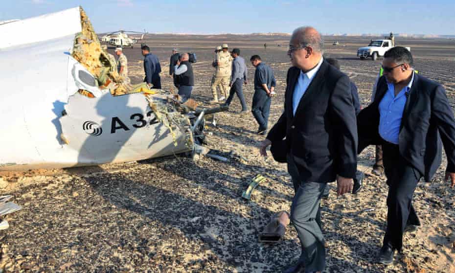 Egypt’s prime minister, Sherif Ismail visits the Metrojet crash site in the Sinai desert