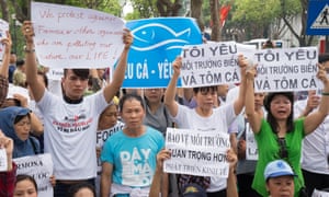 Environmentalist protesters demand that the Taiwanese conglomerate Formosa leave Vietnam.