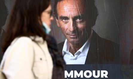 Far-right candidate Éric Zemmour is challenging the position of Marine Le Pen.