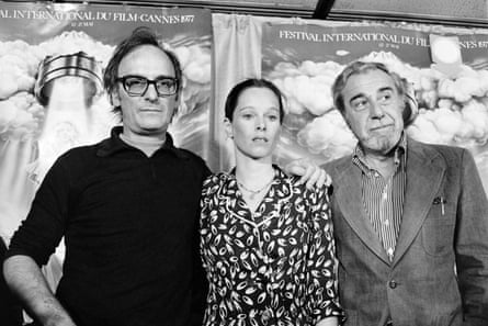 Carlos Saura (à gauche) avec Geraldine Chaplin et Fernando Rey au festival de Cannes en 1977.