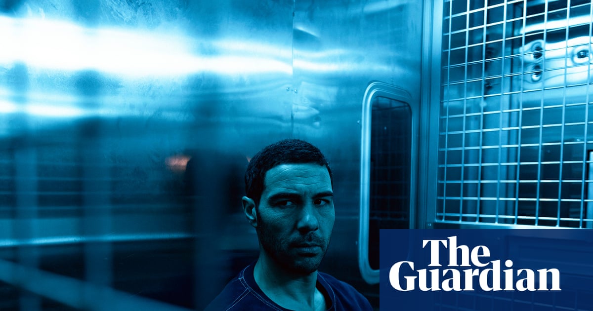 टीवी टुनाइट: लाइन ऑफ़ ड्यूटी के प्रशंसकों के लिए एक बेहतरीन पुलिस थ्रिलर