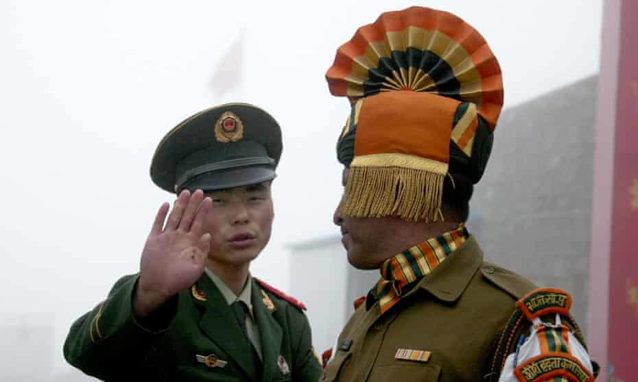 Chinese (left) and Indian soldiers at a border crossing.