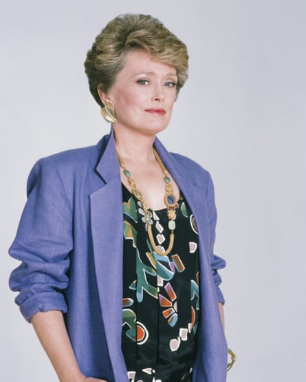 Rue McClanahan trong vai Blanche Devereaux