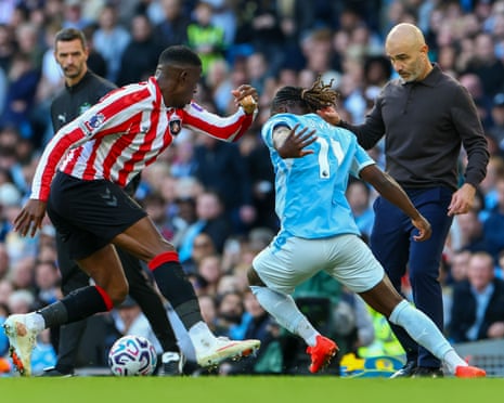 Jéremy Doku is tracked by Nordi Mukiele during the Premier League match between Manchester City and Sunderland.