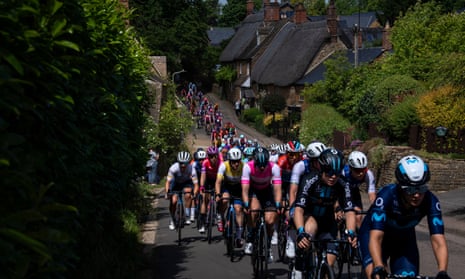 The peloton passes through the village of Hook Norton during the Women's Tour in 2022