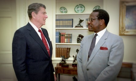 Ronald Reagan farewell photo op with Clarence Thomas