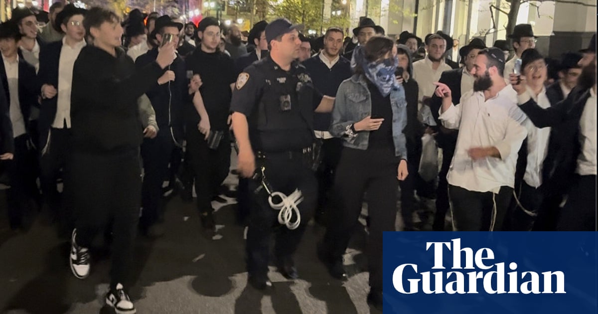 Mob of Orthodox Jewish men chases woman after protest at Brooklyn synagogue – video report