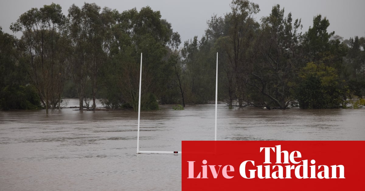 オーストラリアのニュースライブ: mid-north NSW coast on flood alert; Ardern says UN failed on Ukraine; Tudge urges Labor to keep uni fee changes