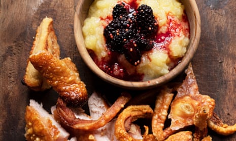 Salt and sweet: pork crackling with blackberry and apple.