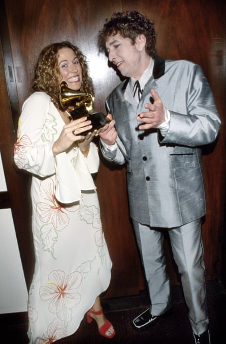 Sheryl Crow with Bob Dylan backstage at the Grammys in 1998