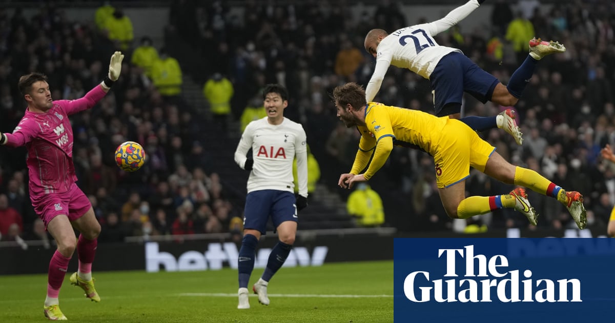 Lucas Moura carves apart 10-man Crystal Palace in Tottenham’s festive triumph