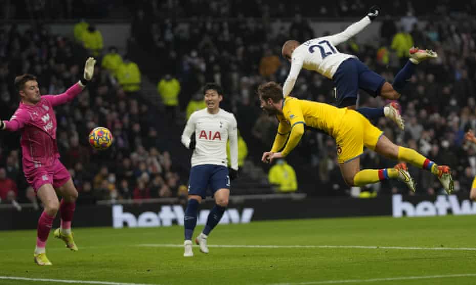 Lucas Moura rises highest to double Tottenham’s lead