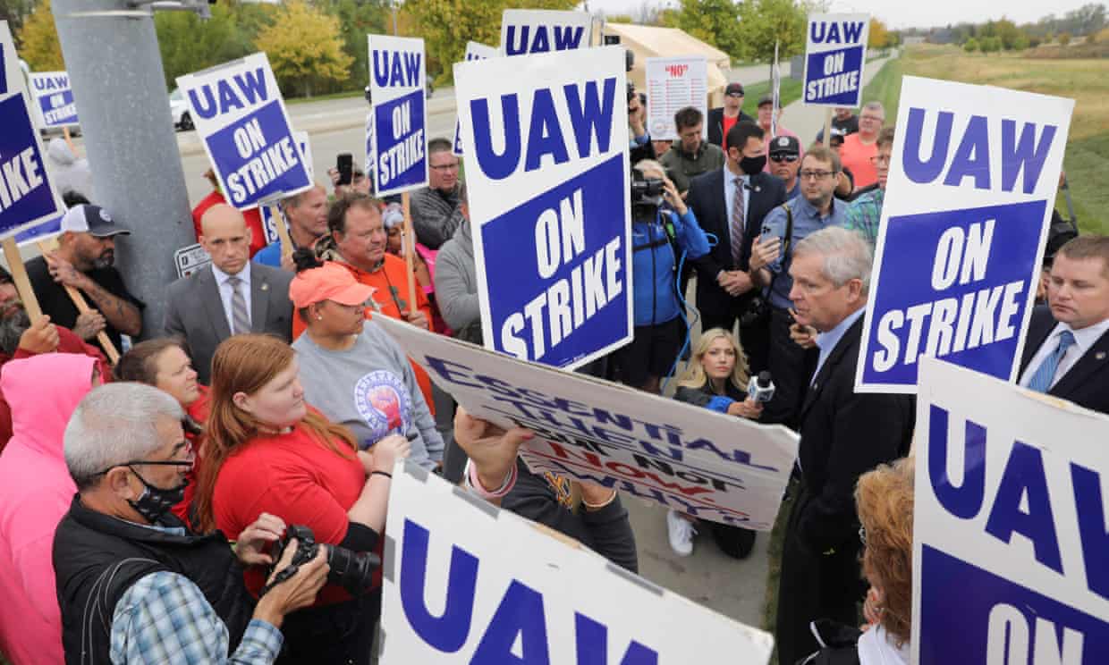 Race against time to avert biggest US autoworker strike in generations (theguardian.com)