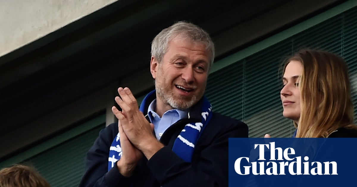 Roman Abramovich Is As Involved In Chelsea As Ever Says Chairman Bruce Buck Chelsea The Guardian