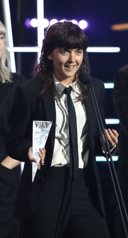 Courtney Barnett accepting the 2018 Aria for best rock album.