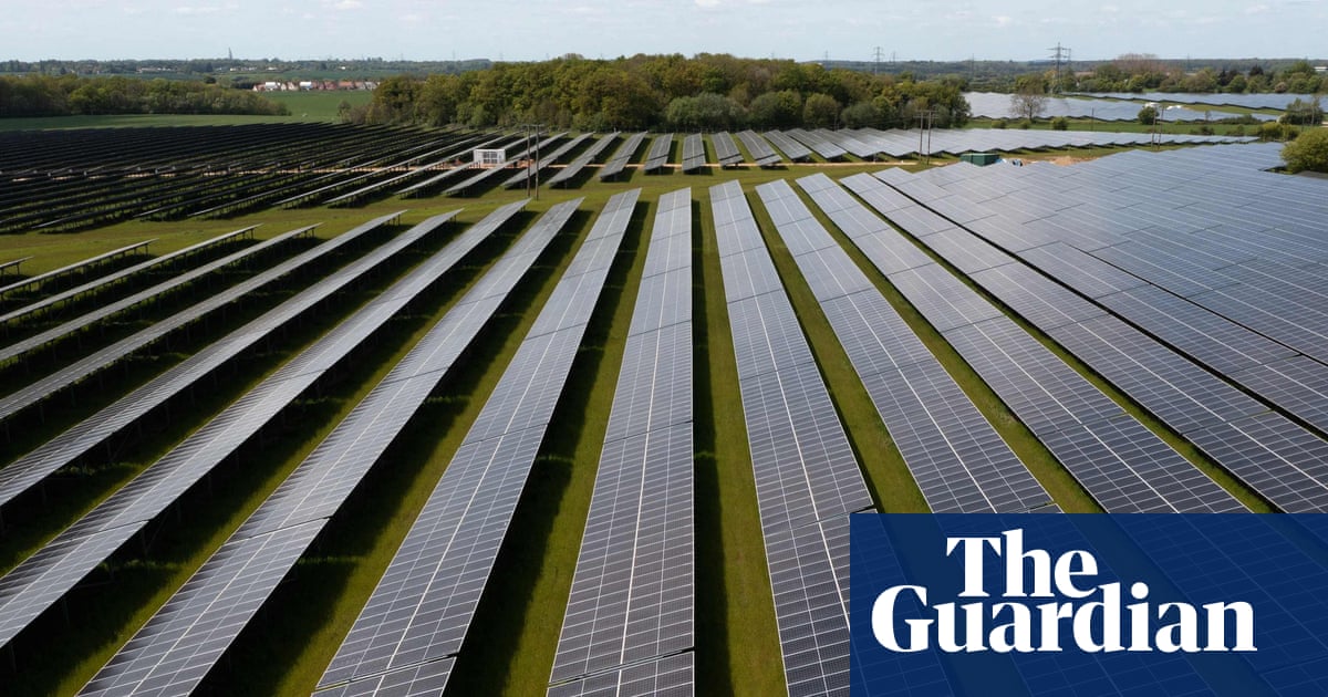 Ed Miliband approves UK's biggest solar farm at Lincolnshire site