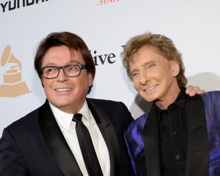 Kief with his arm around Manilow