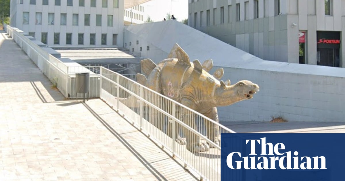 Police in Catalonia are investigating the death of a man who is thought to have become trapped inside a large dinosaur statue while trying to retrieve