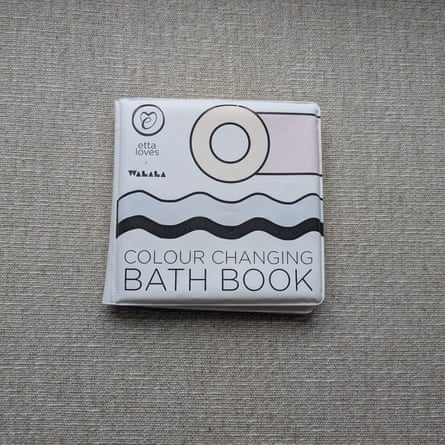 Etta Loves colour changing bath book