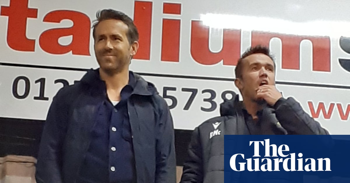 Rob McElhenney and Ryan Reynolds see first Wrexham game at Maidenhead