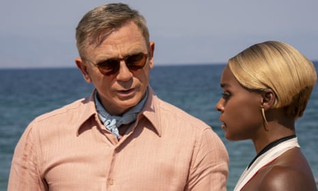 Daniel Craig and Janelle Monáe in Glass Onion: A Knives Out Mystery.