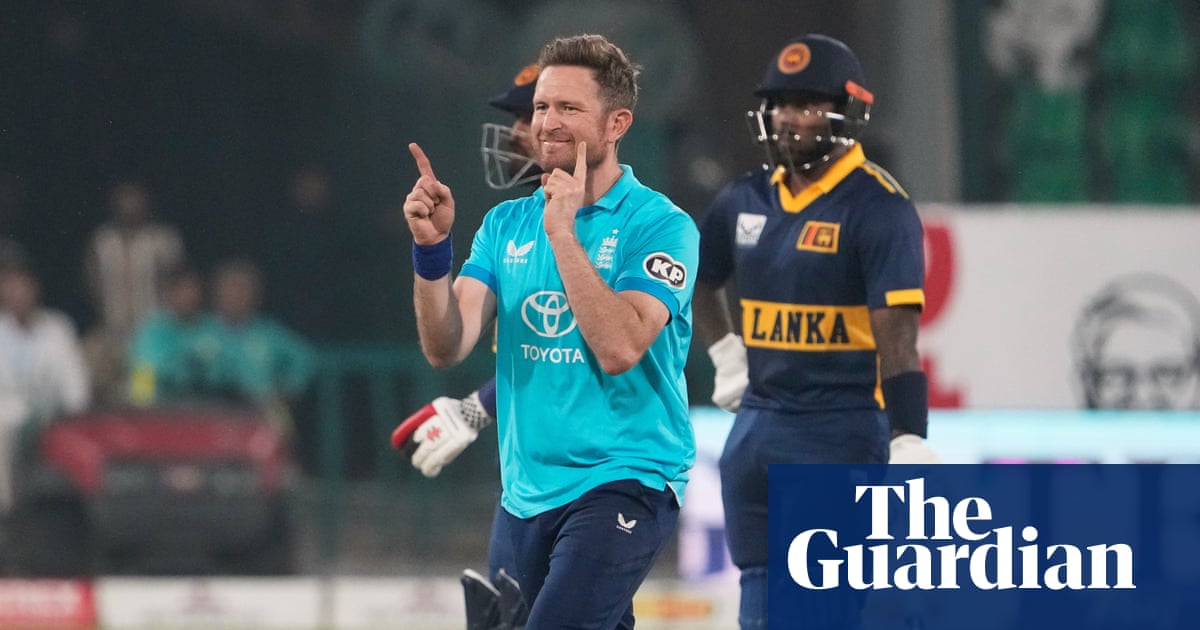 Duckett and Dawson steer England to victory over Sri Lanka in tri-series farewell