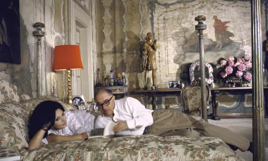 Sophia Loren with her husband Carlo Ponti in 1964