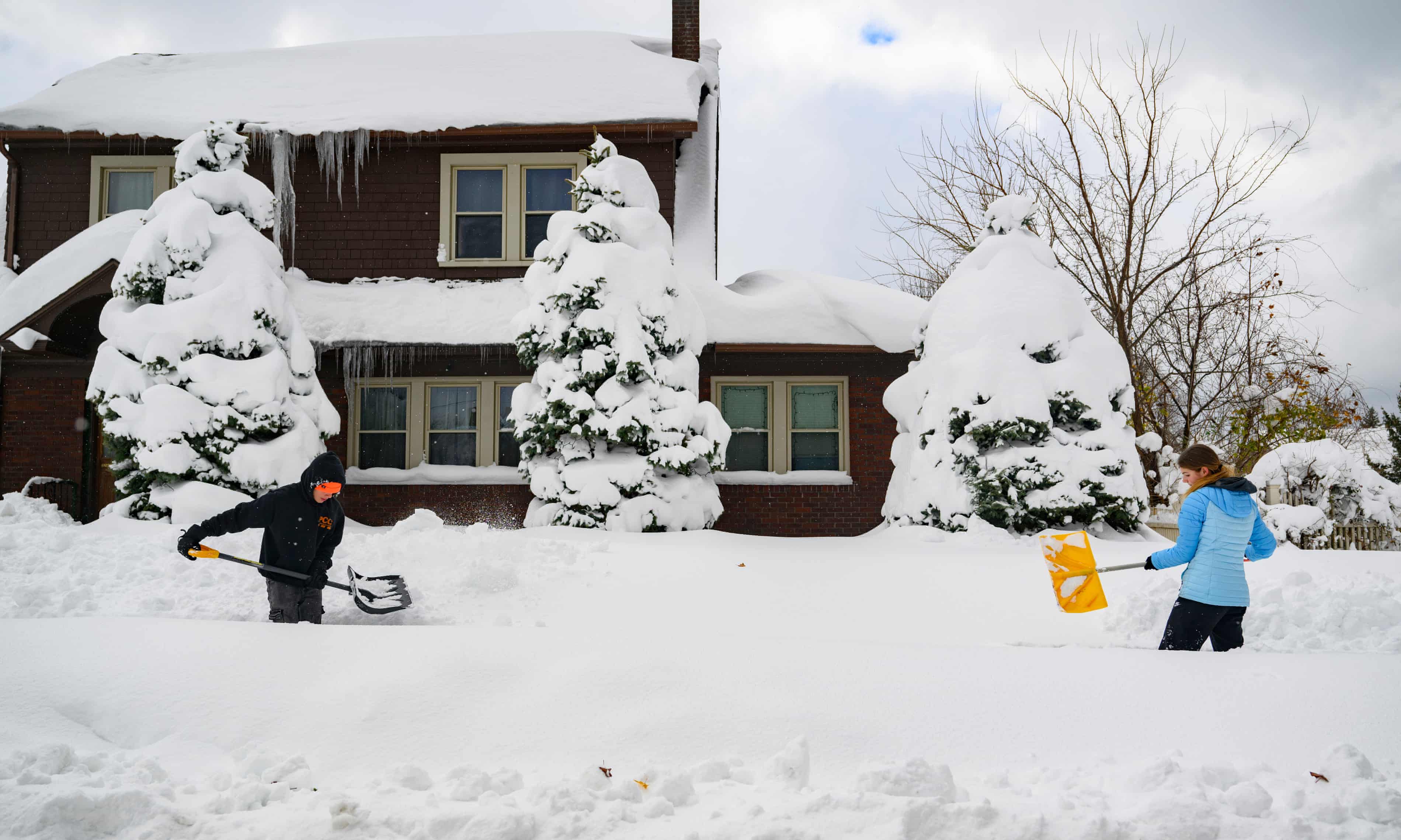 Snow continues to pile up in Great Lakes region with more accumulation forecast (theguardian.com)