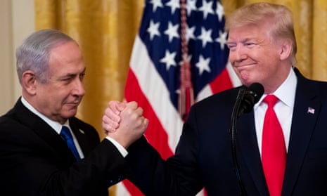 US President Donald J. Trump unveils his Middle East peace plan alongside Prime Minister of Israel Benjamin Netanyahu<br>epaselect epa08173197 US President Donald J. Trump (R) shakes hands with Prime Minister of Israel Benjamin Netanyahu while unveiling his Middle East peace plan in the East Room of the White House, in Washington, DC, USA, 28 January 2020. US President Donald J. Trump's Middle East peace plan is expected to be rejected by Palestinian leaders, having withdrawn from engagement with the White House after Trump recognized Jerusalem as the capital of Israel. The proposal was announced while Netanyahu and his political rival, Benny Gantz, both visit Washington, DC. EPA/MICHAEL REYNOLDS