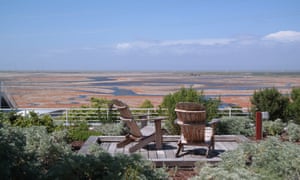 Facebook HQâs rooftop park designed by Frank Gehry