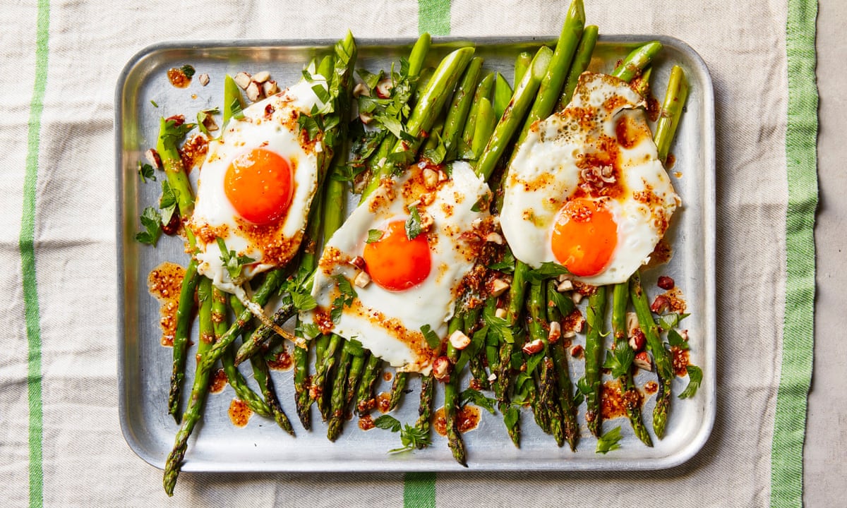 Thomasina Miers' recipe for asparagus with fried egg and salsa