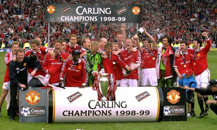Manchester United’s players celebrate clinching the title after beating Tottenham in 1999.