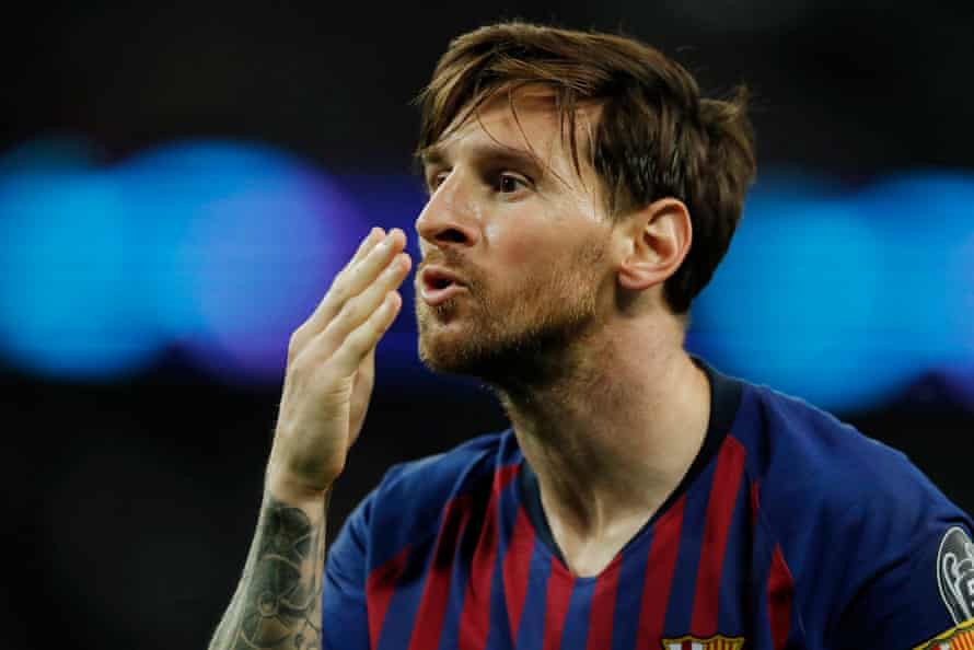 FIFAPRO Tom Jenkins’s best sports photos of 2018 26 Lionel Messi celebrates scoring his second and Barca’s forth goal by blowing a kiss to a TV camera during their Champions League win over Tottenham Hotspur in October 2018