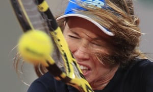 Danielle Collins plays a shot against Ons Jabeur.