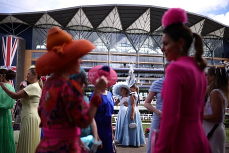 Racegoers mingle up of racing connected nan 5th time of Royal Ascot.