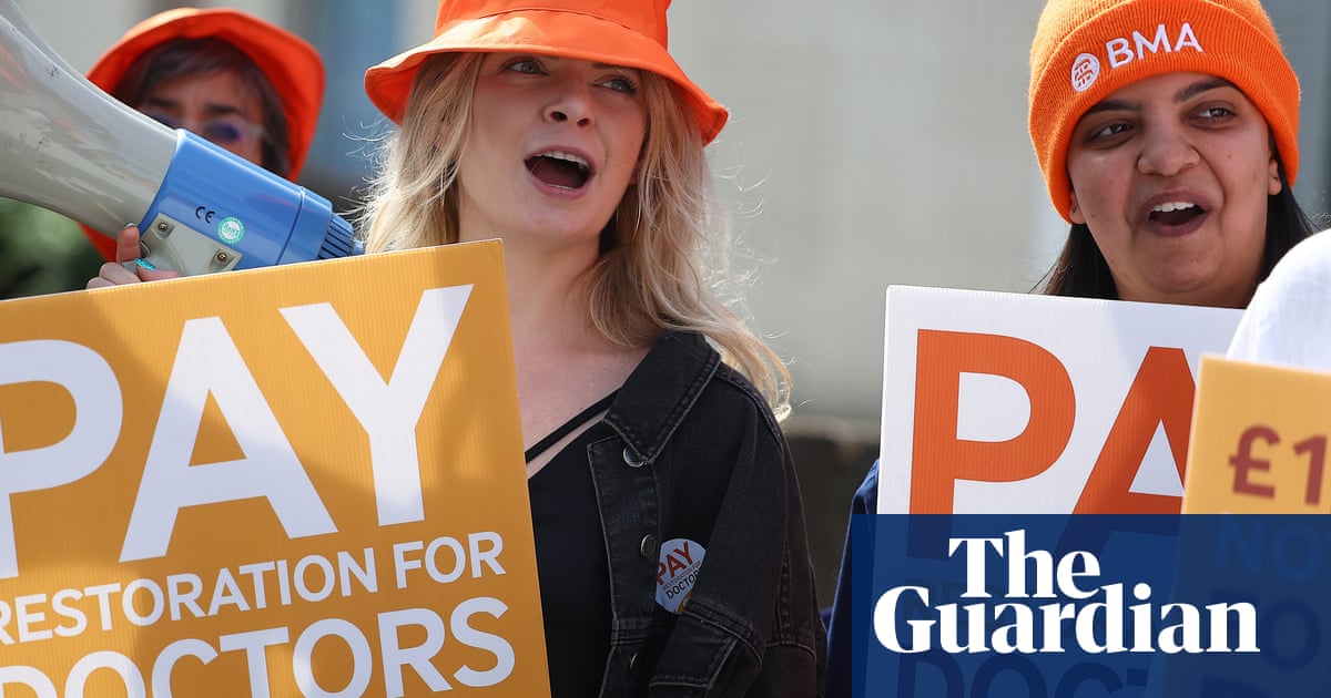 Senior medics in England say more resident doctor strikes would be futile