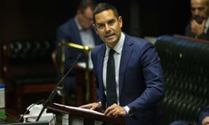 El diputado de NSW Alex Greenwich durante un debate sobre el proyecto de ley de muerte asistida voluntaria el jueves.