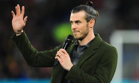 Gareth Bale waves goodbye to Wales supporters after a pre-match presentation.