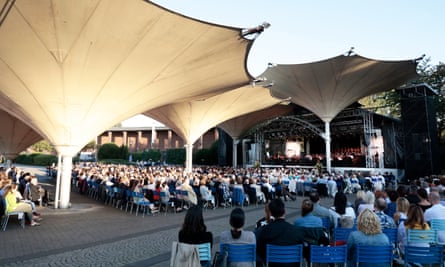 An opera performance as part of Opern-Air at the Tanzbrunnen venue.