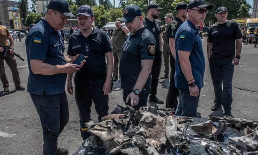 Ukrainian police display fragments of the X-22 missile found at the site